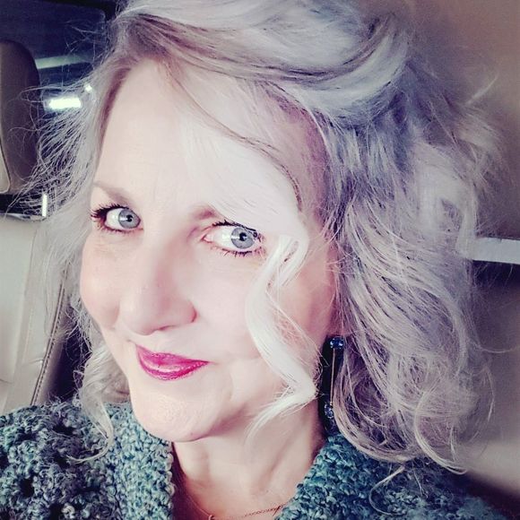 Meet your Posher, Julia - Picture 1 of 1